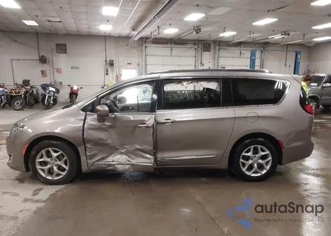 2018 Chrysler Pacifica Touring L from USA, damaged, VIN 2C4RC1BG0JR321011